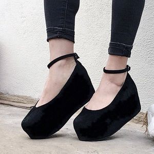 Jeffrey Campbell Suede Black Beebee Flatform